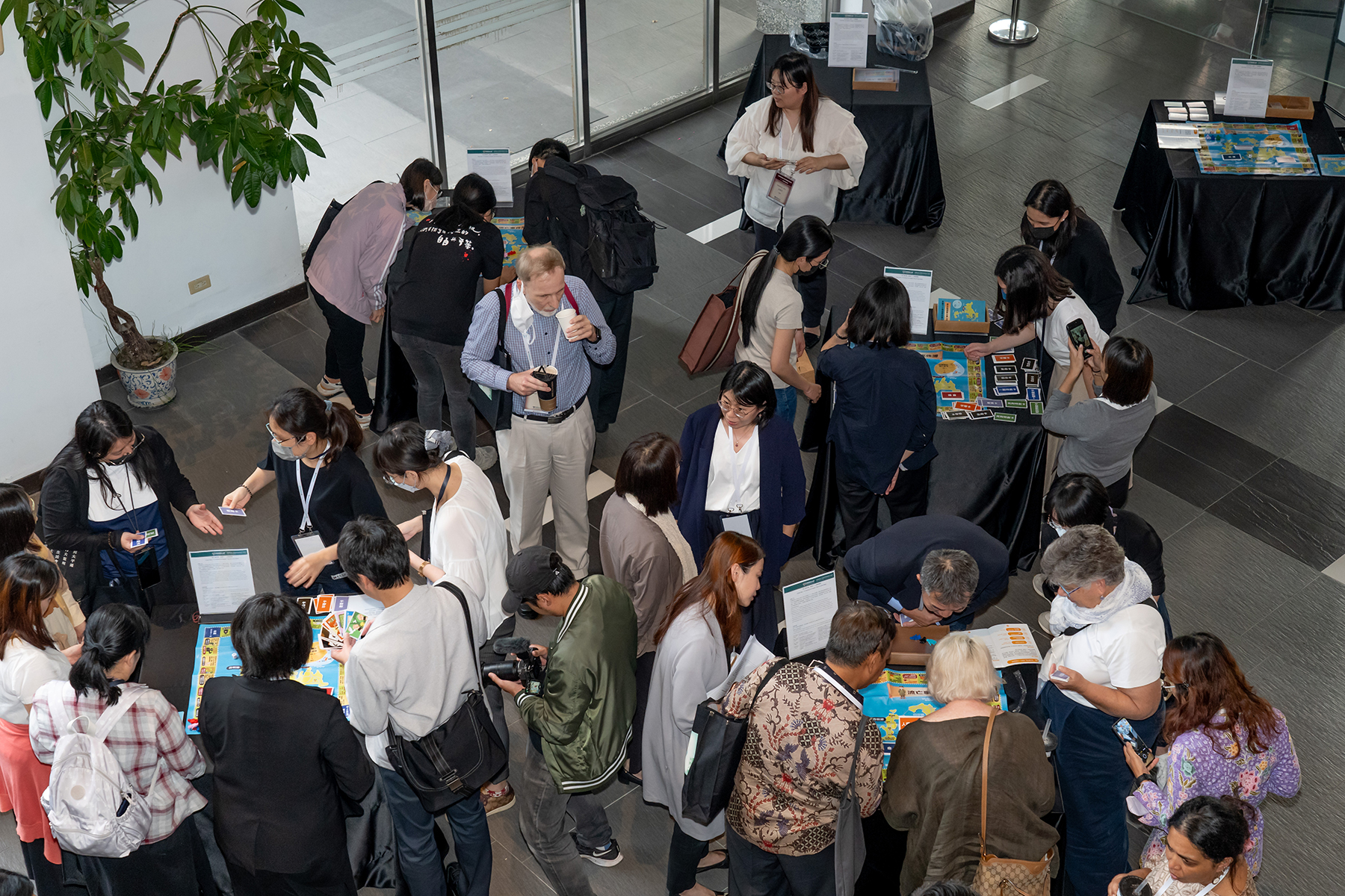 Participants played the board game Exiled Files in the common room during tea break. (Photo by FIHRM-AP)